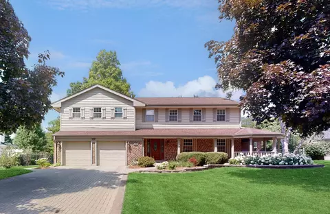 1220 N Kennicott Blvd, Arlington Heights, IL 60004