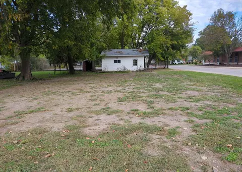322 E Grant St, Monticello, IL 61856