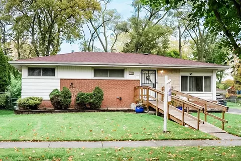 130 Dennis Dr, Bensenville, IL 60106