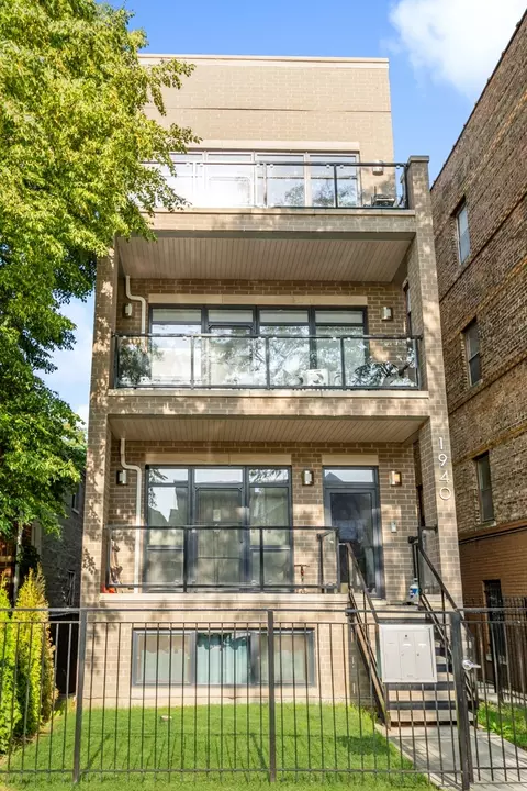 1940 N Whipple St #2, Chicago, IL 60647