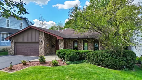 234 Middaugh Rd, Clarendon Hills, IL 60514