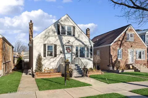7138 W Berwyn Ave, Chicago, IL 60656