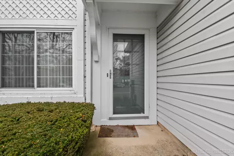 389 Gregory St, Aurora, IL 60504 photo 2
