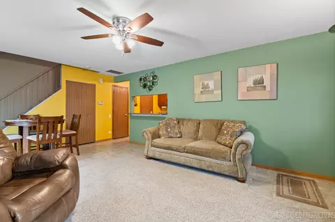 389 Gregory St, Aurora, IL 60504 photo 9