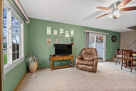 389 Gregory St, Aurora, IL 60504 photo 8