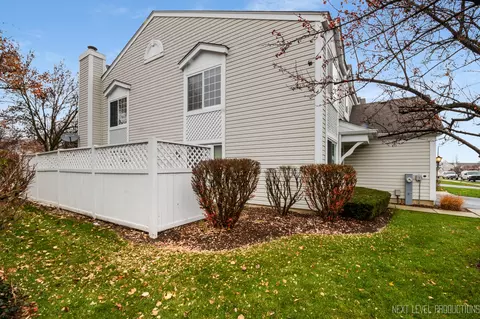 389 Gregory St, Aurora, IL 60504 photo 3