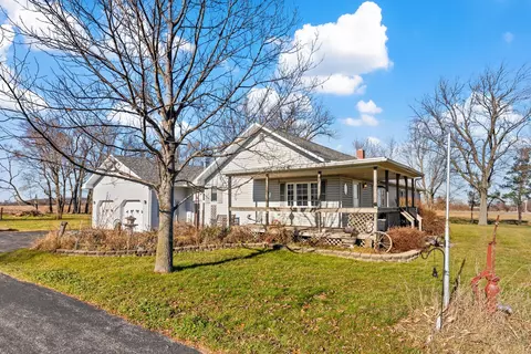 4590 S 6000e Rd, Saint Anne, IL 60964