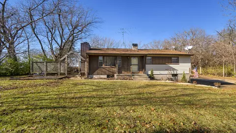 7902 S Walnut St, Dixon, IL 61021 photo 1