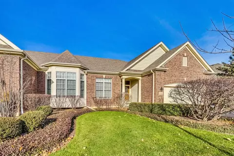 4005 Coyote Lakes Cir, Lake In The Hills, IL 60156