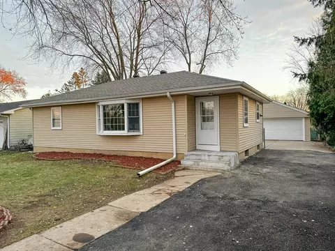 8711 Ramble Rd, Wonder Lake, IL 60097