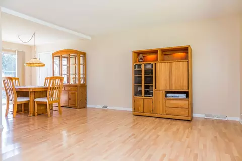 473 Tennyson Rd, Bartlett, IL 60103 photo 2