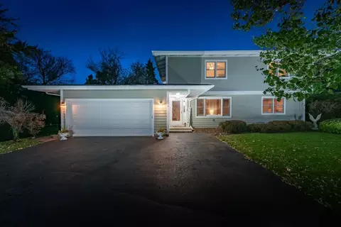 1010 Hayden Dr, Mchenry, IL 60051 photo 2