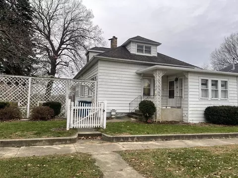 211 E 3rd St, Depue, IL 61322