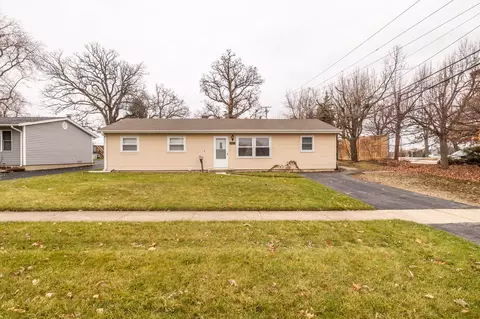 36073 N Oakwood Dr, Gurnee, IL 60031