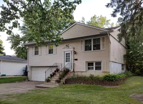 232 Kosan Cir, Streamwood, IL 60107