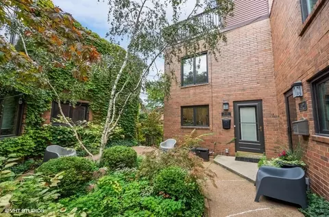 1635 N Vine St, Chicago, IL 60614