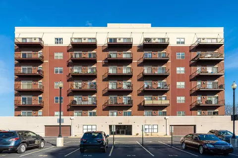 1650 Riverwoods Dr #701, Melrose Park, IL 60160