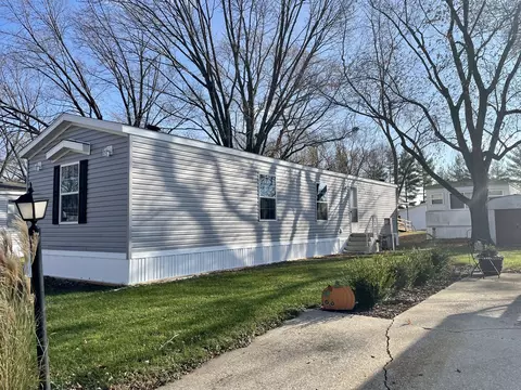 25 Bridle Ln #25, Monticello, IL 61856