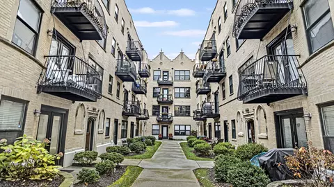 4438 N Damen Ave #4W, Chicago, IL 60625