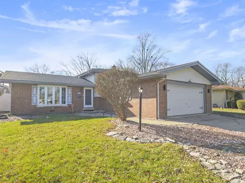 2651 Christina Dr, Lansing, IL 60438