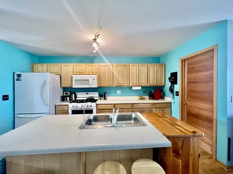 3098 Talon Cir, Aurora, IL 60503 photo 2