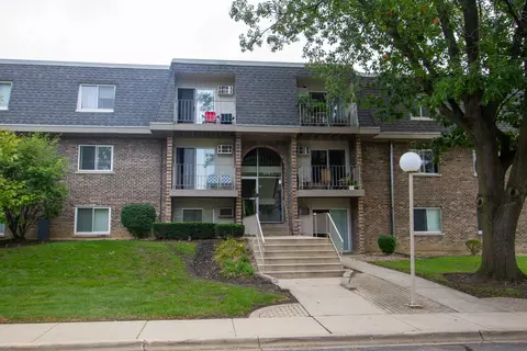 841 Blossom Ln #303, Prospect Heights, IL 60070