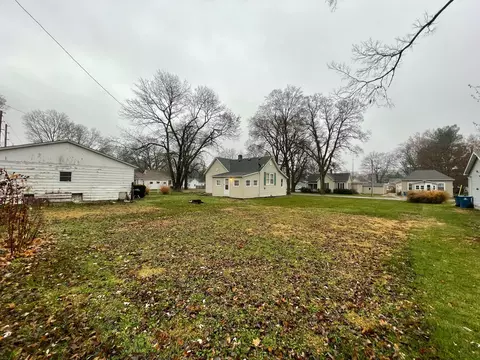 Exterior - 618 E High St, Monticello, IL 61856 photo 6 of 15