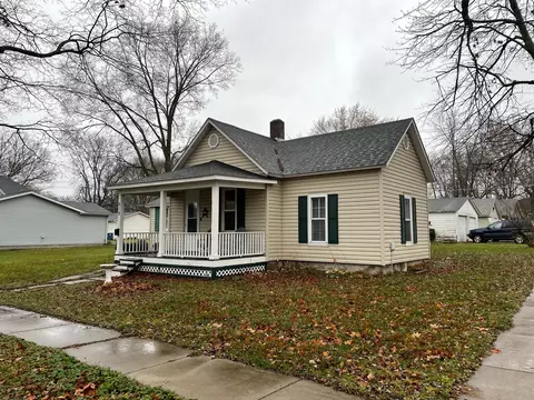 618 E High St, Monticello, IL 61856
