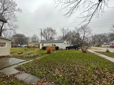 Exterior - 618 E High St, Monticello, IL 61856 photo 12 of 15