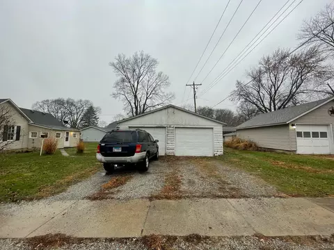 Exterior - 618 E High St, Monticello, IL 61856 photo 13 of 15