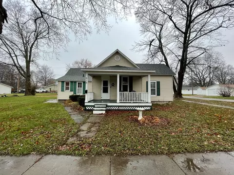 Exterior - 618 E High St, Monticello, IL 61856 photo 3 of 15