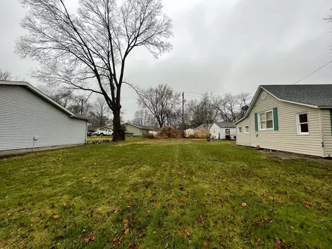 Exterior - 618 E High St, Monticello, IL 61856 photo 9 of 15