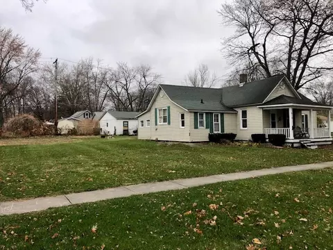 Exterior - 618 E High St, Monticello, IL 61856 photo 4 of 15