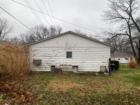 Exterior - 618 E High St, Monticello, IL 61856 photo 11 of 15