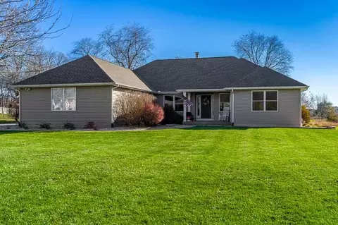 4957 Walnut Grove Dr, Poplar Grove, IL 61065