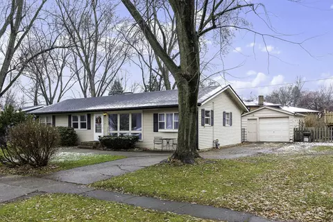 96 E Benton St, Oswego, IL 60543 photo 2