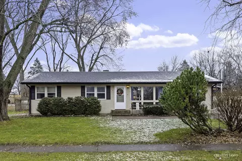 96 E Benton St, Oswego, IL 60543