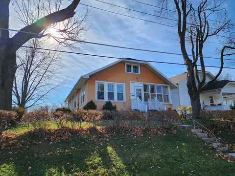329 E Lafayette St, Ottawa, IL 61350