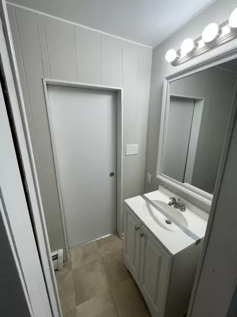 Bath - 7701 Carleton Dr, Spring Grove, IL 60081 photo 1 of 2
