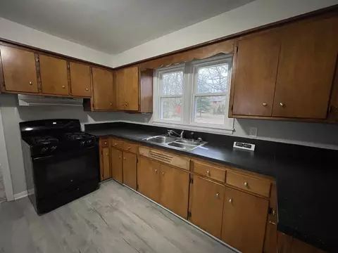 Kitchen - 7701 Carleton Dr, Spring Grove, IL 60081 photo 2 of 3