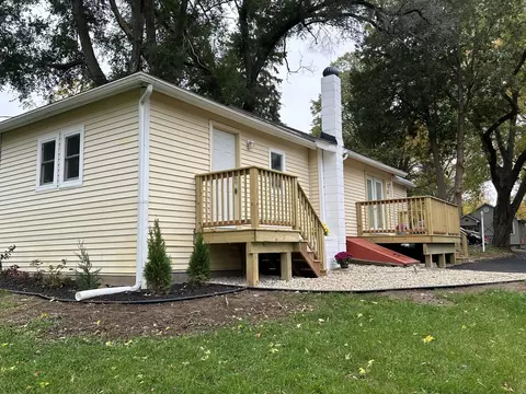 5215 Maplehill Dr, Mccullom Lake, IL 60050 photo 2