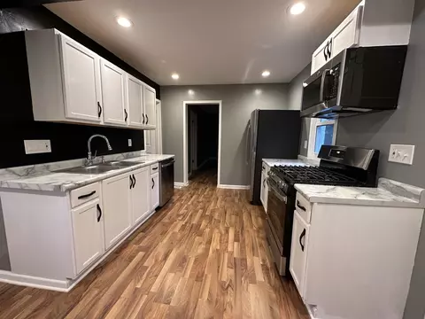 5215 Maplehill Dr, Mccullom Lake, IL 60050 photo 3