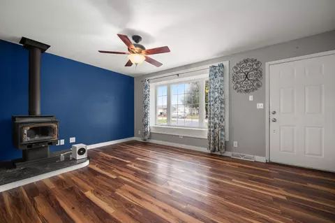 64 E Chestnut Ave, Cortland, IL 60112 photo 5