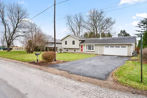 64 E Chestnut Ave, Cortland, IL 60112 photo 2