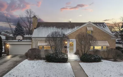 1605 Grove Ave, Park Ridge, IL 60068