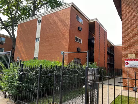 1630 W Estes Ave #102, Chicago, IL 60626