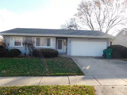 620 Emmert Dr, Sycamore, IL 60178