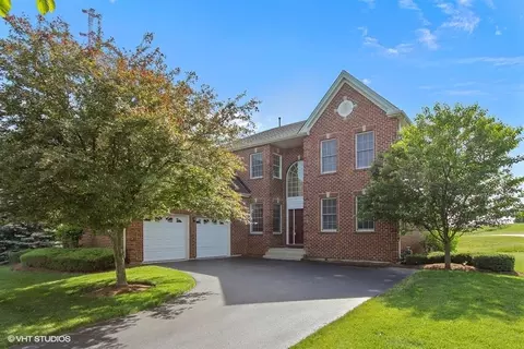 69 Tournament Dr S, Hawthorn Woods, IL 60047