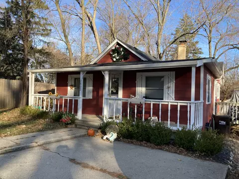 2802 Beachview Dr, Mccullom Lake, IL 60050