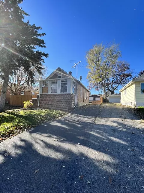1811 N Hickory St, Crest Hill, IL 60403